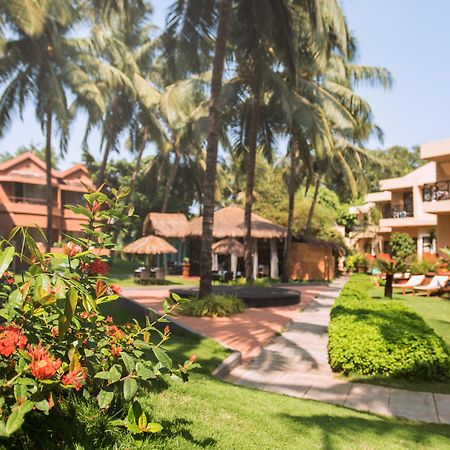 Whispering Palms Beach Resort Candolim Kültér fotó