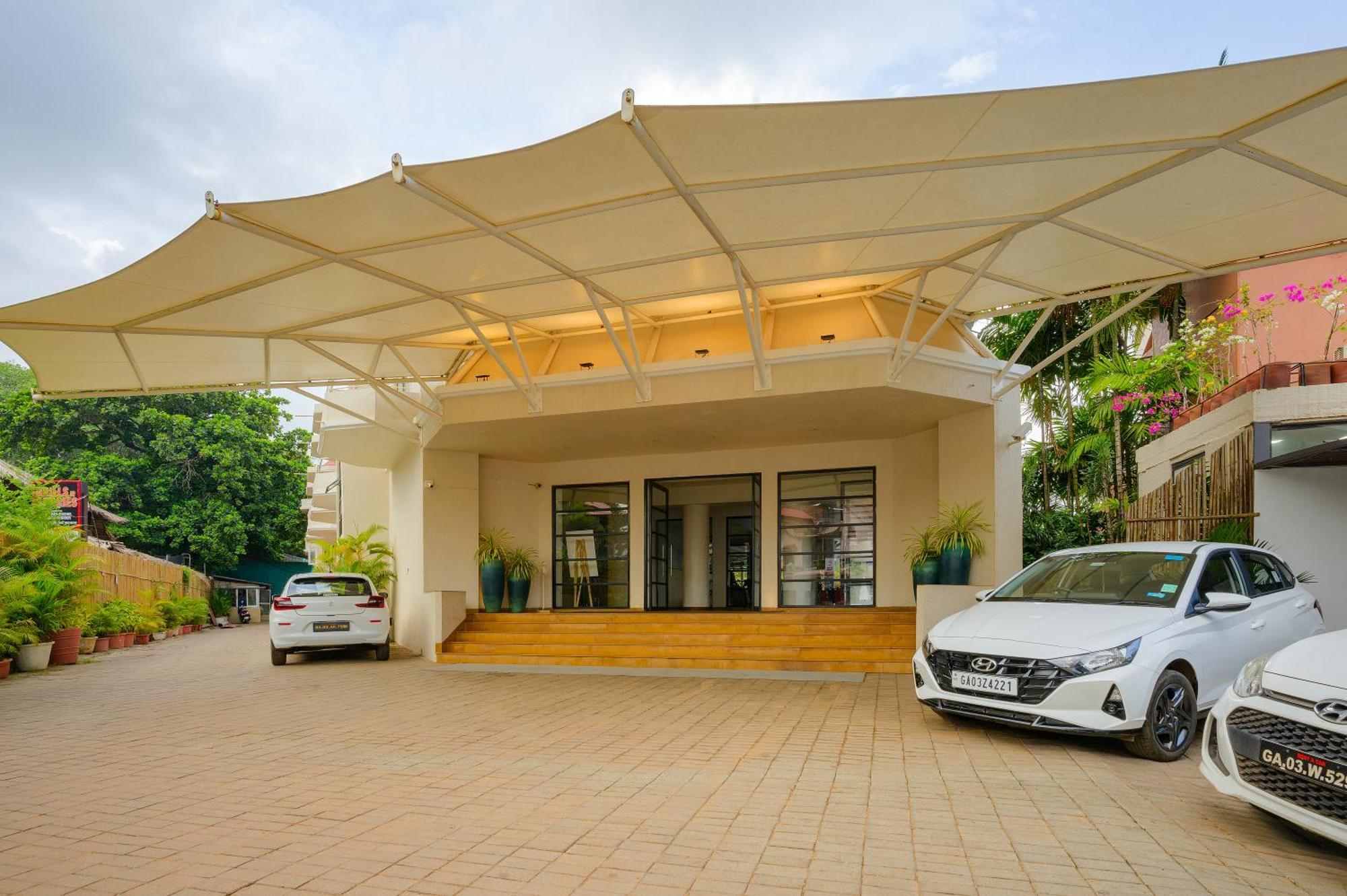 Whispering Palms Beach Resort Candolim Kültér fotó