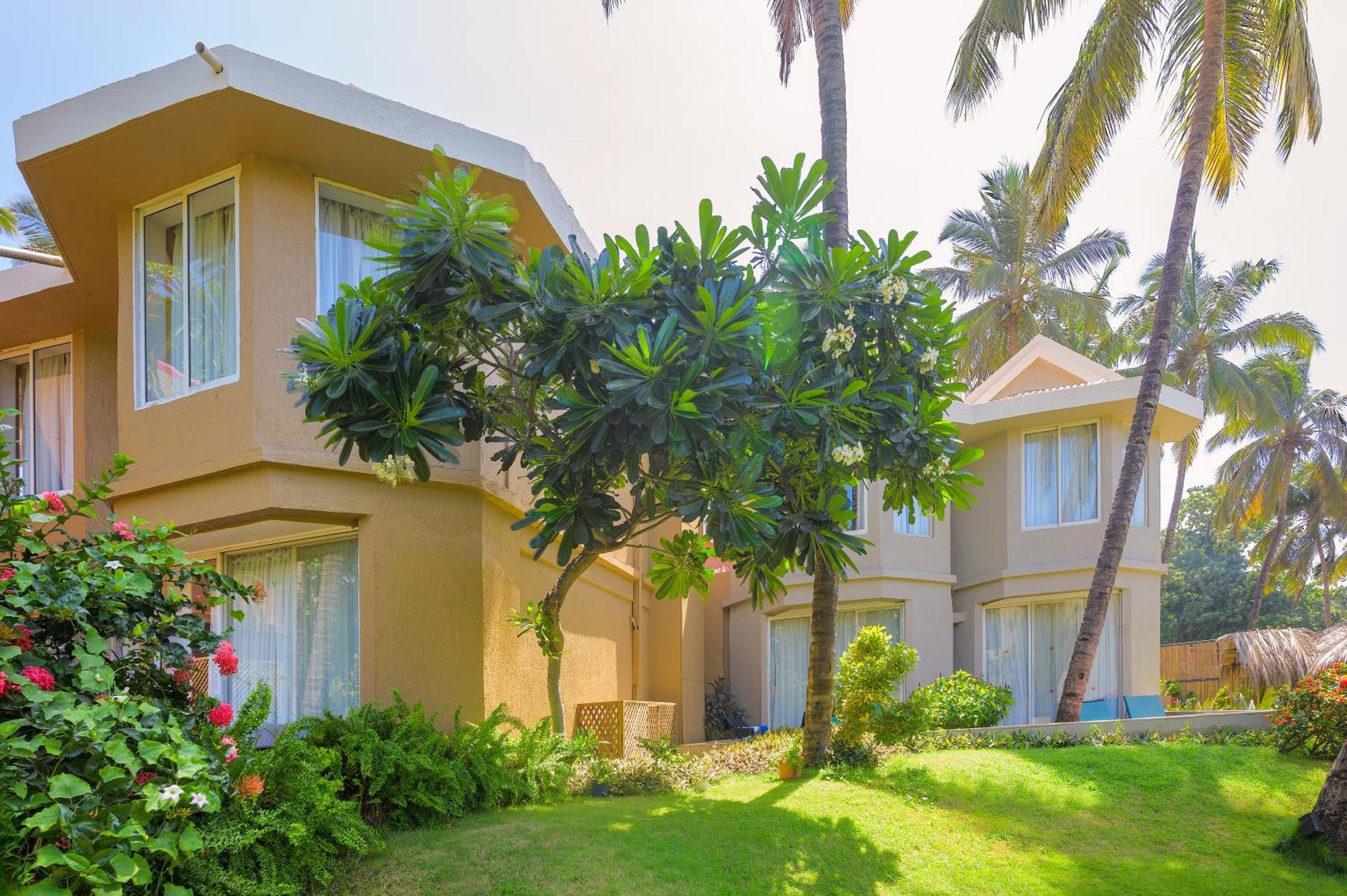 Whispering Palms Beach Resort Candolim Kültér fotó