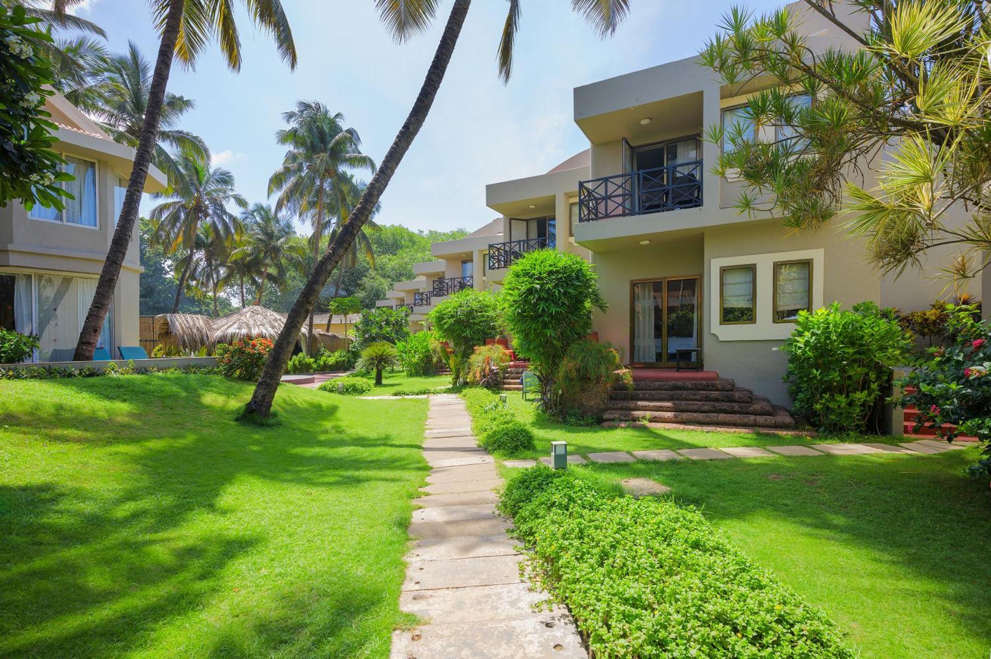 Whispering Palms Beach Resort Candolim Kültér fotó