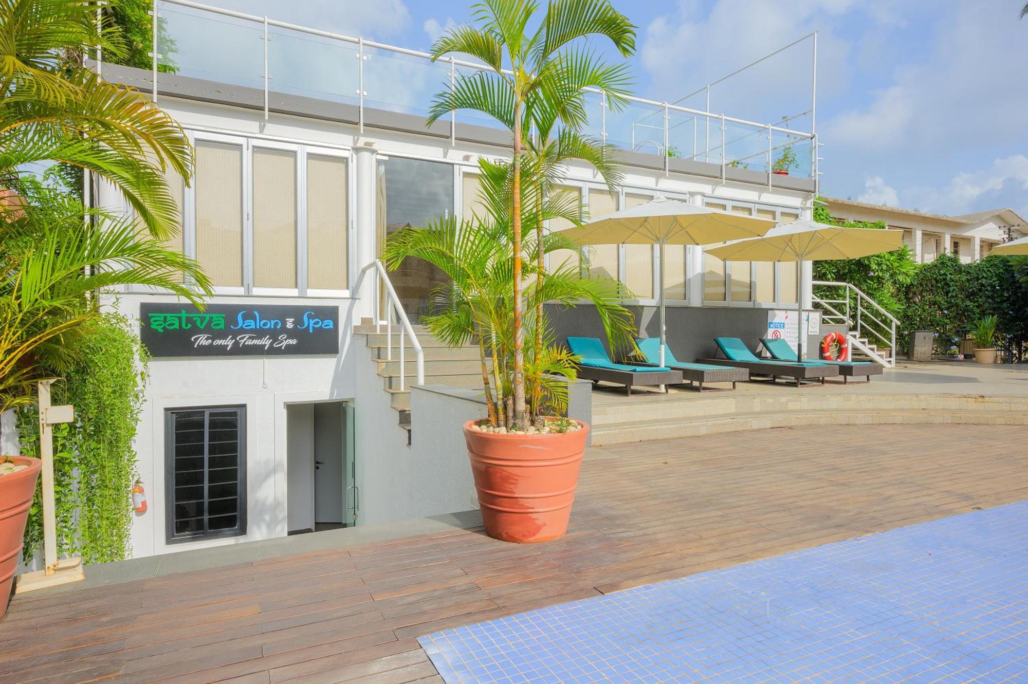 Whispering Palms Beach Resort Candolim Kültér fotó