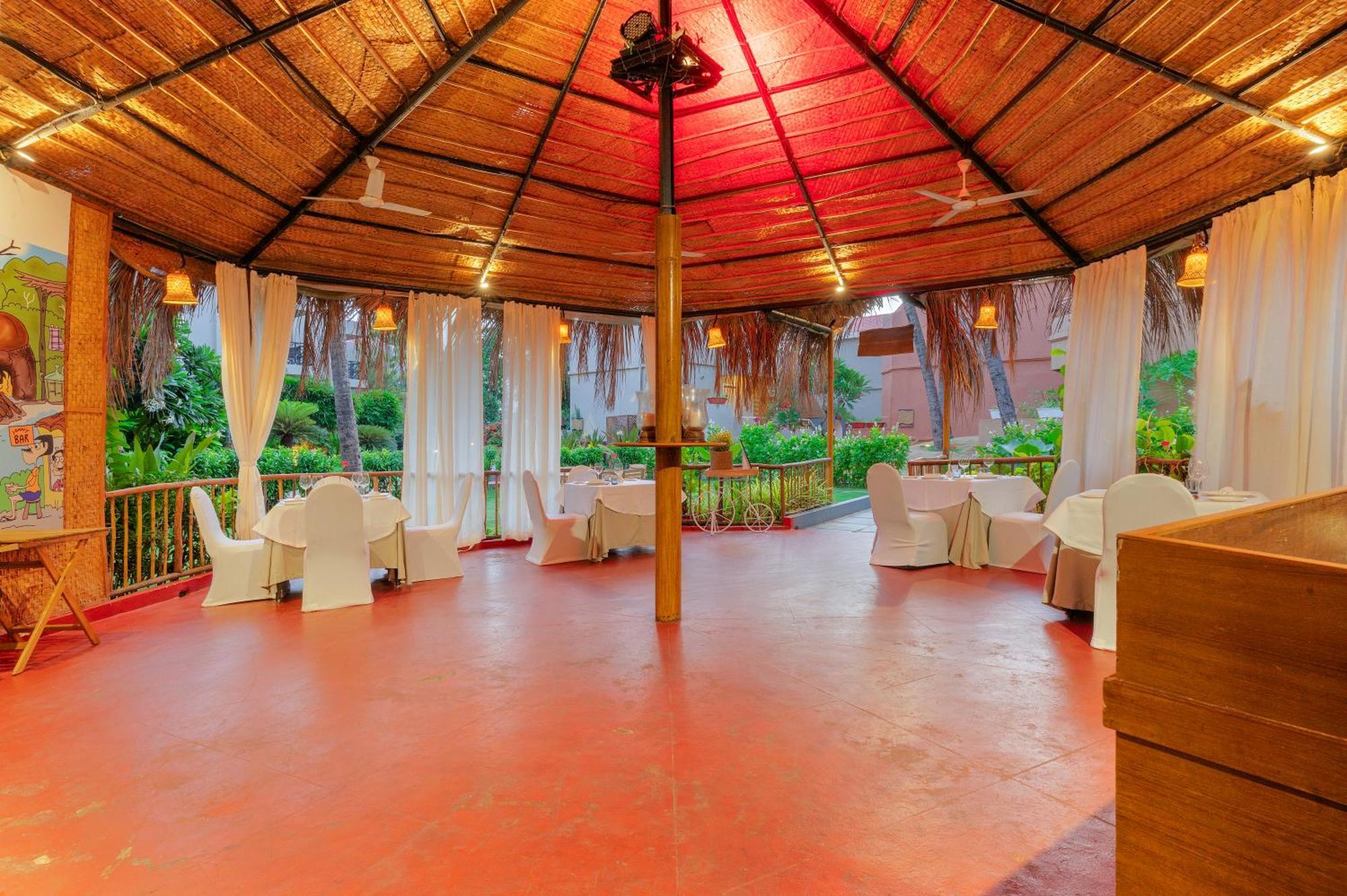 Whispering Palms Beach Resort Candolim Kültér fotó