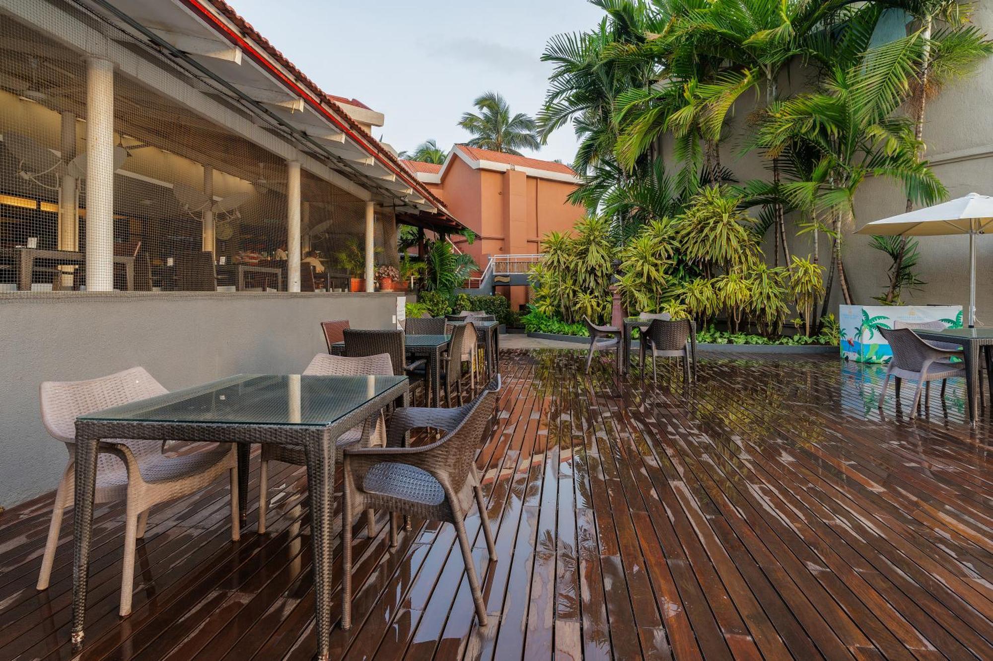 Whispering Palms Beach Resort Candolim Kültér fotó