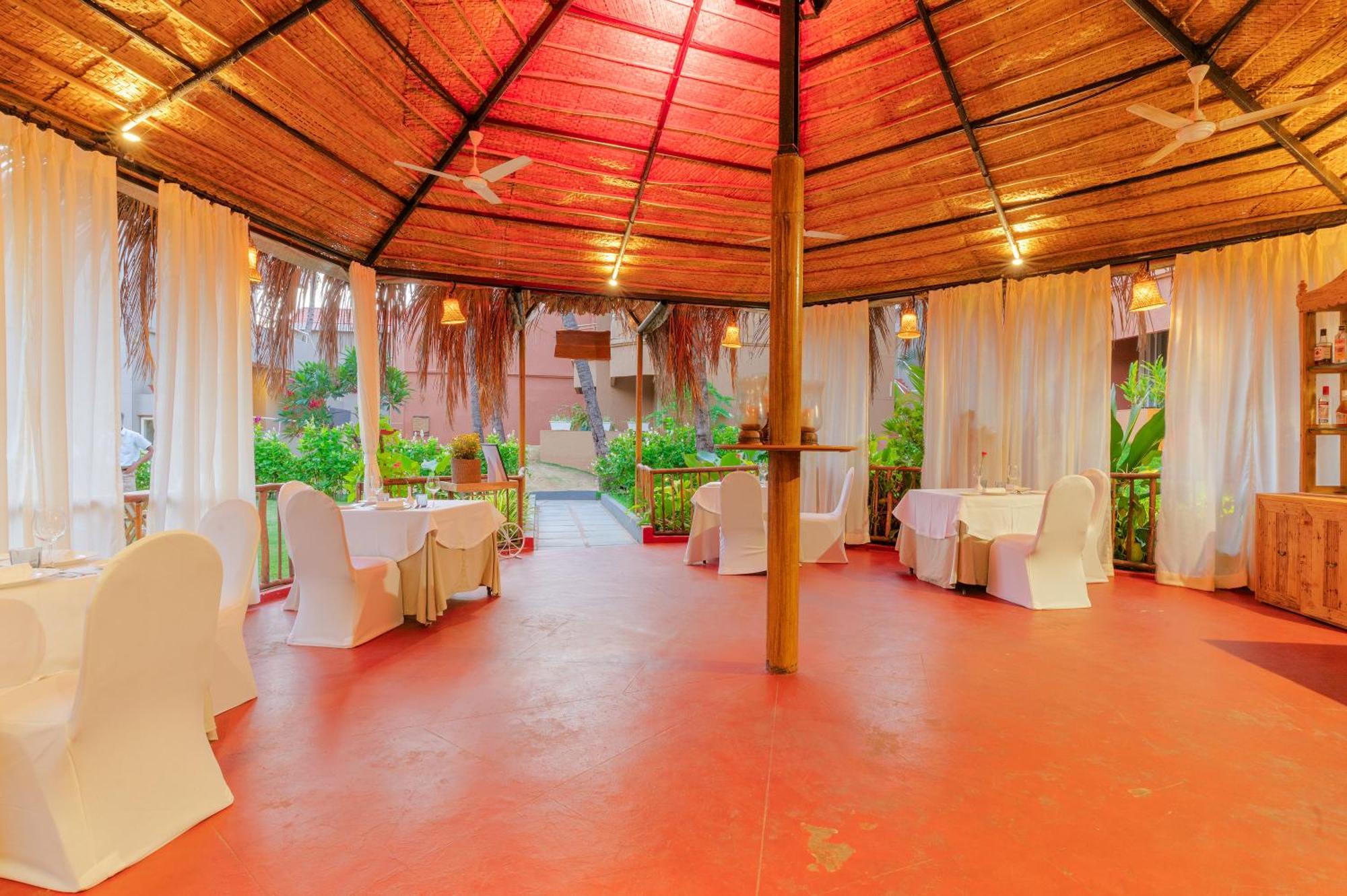 Whispering Palms Beach Resort Candolim Kültér fotó