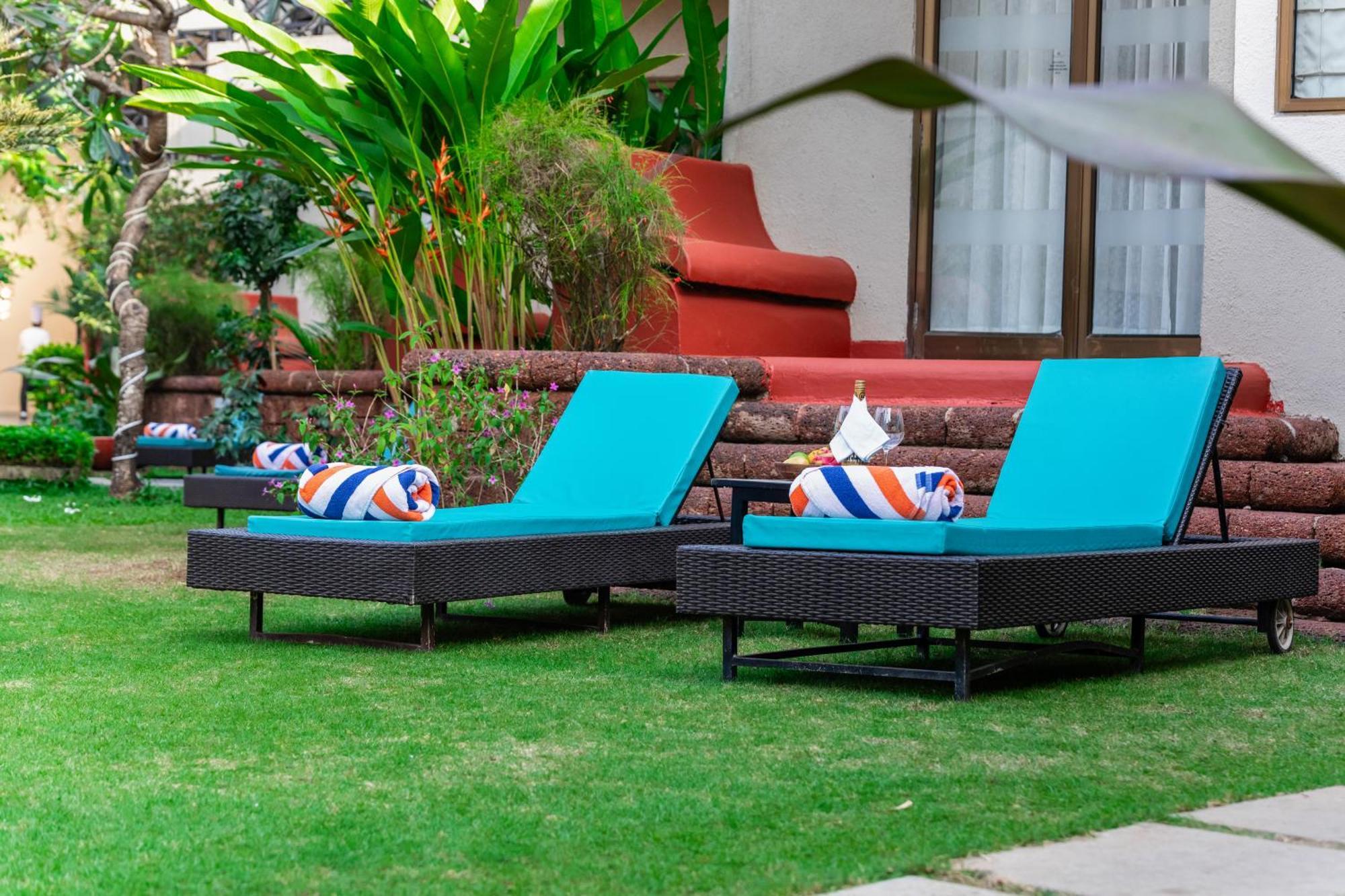 Whispering Palms Beach Resort Candolim Kültér fotó