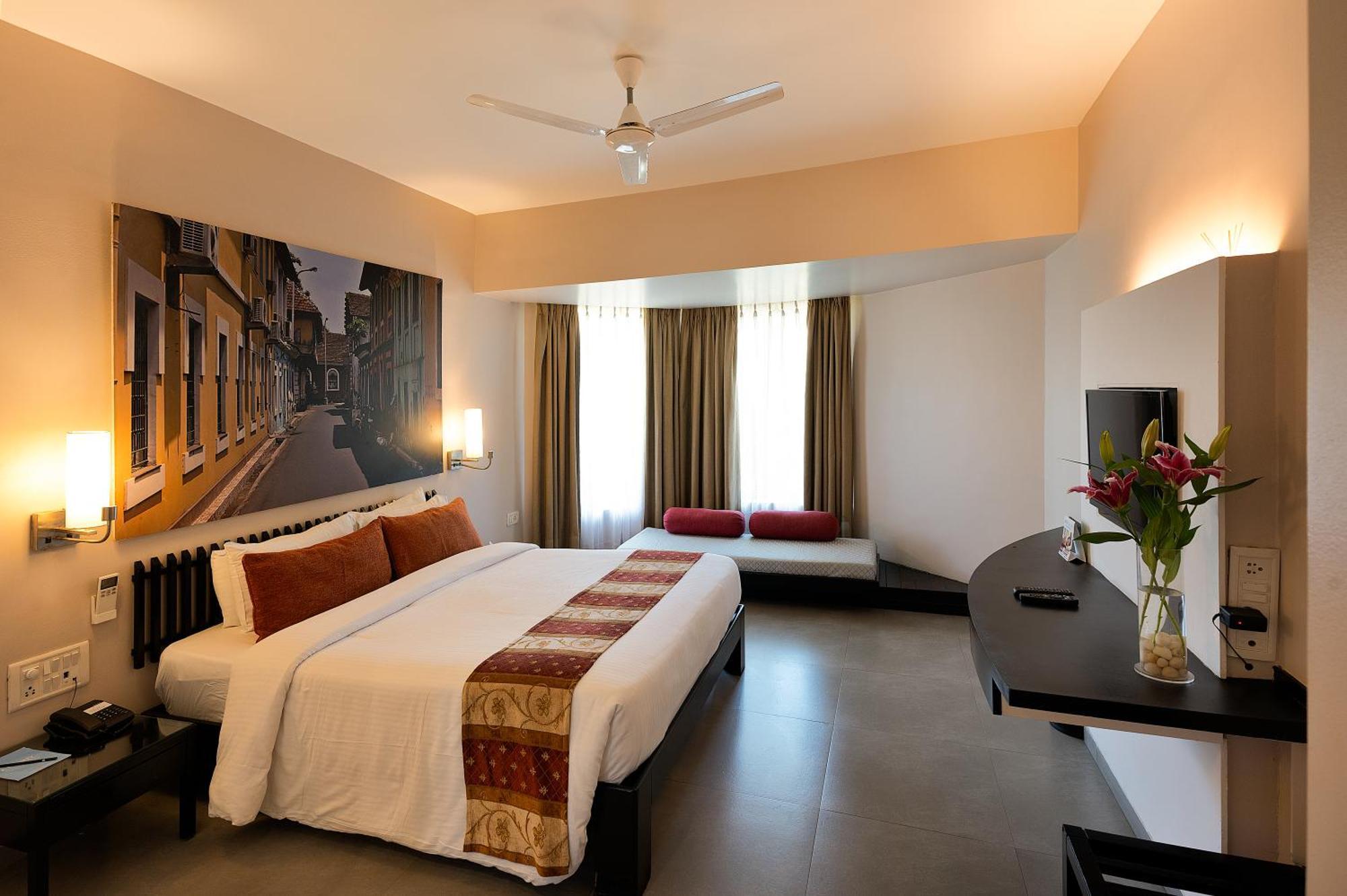 Whispering Palms Beach Resort Candolim Kültér fotó