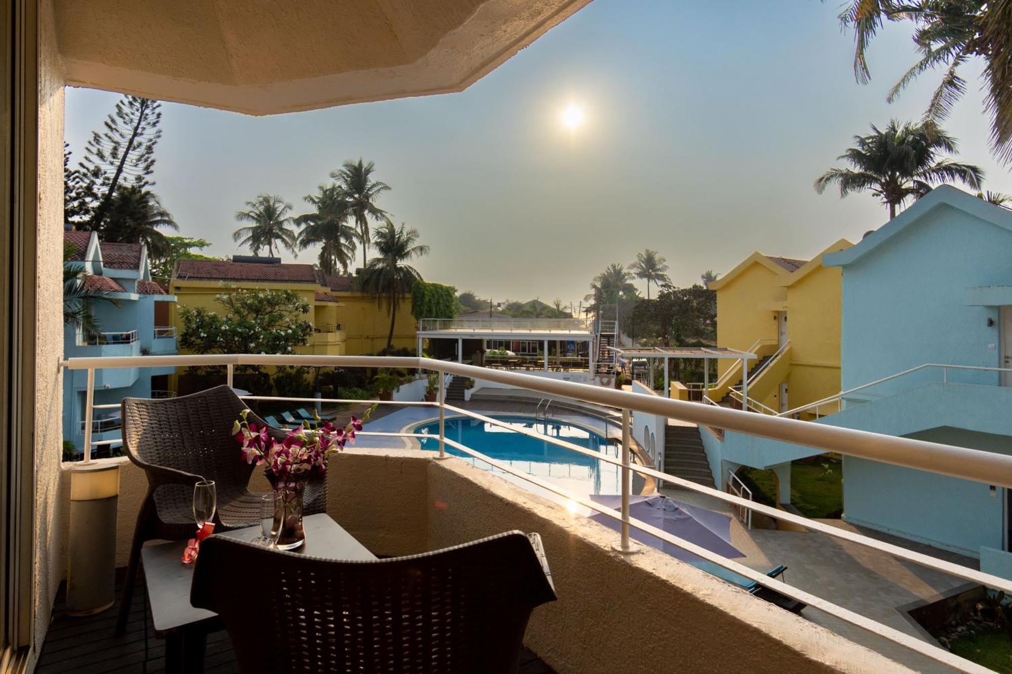 Whispering Palms Beach Resort Candolim Kültér fotó